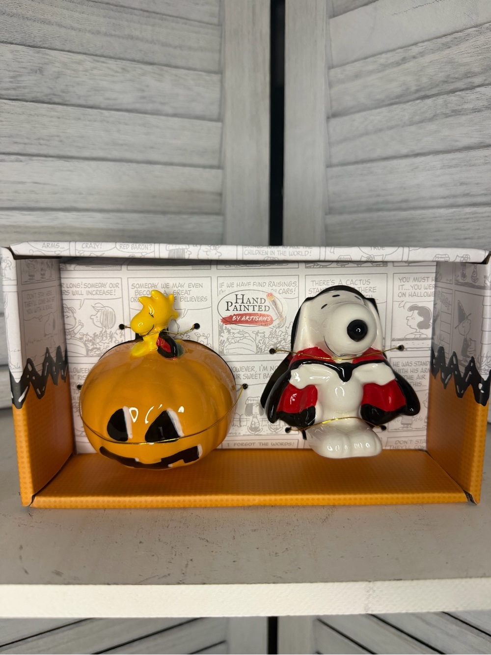 Peanuts Snoopy & Woodstock Halloween Salt and Pepper Shaker Set NIB Hand Painted